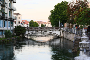 Fototapeta na wymiar Città di Treviso - Ponte Santa Margherita e fiume Sile al Tramonto