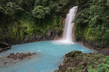 Obraz premium Rio Celeste waterfall in Tenorio National Park, Costa Rica
