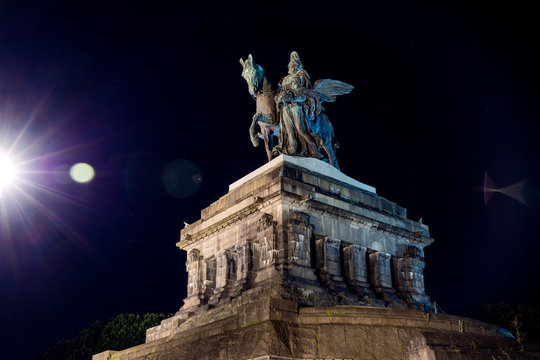 Kaiser Wilhelm I Denkmal bei Nacht