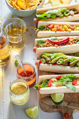 Spicy hot dogs served with lemonade and lime