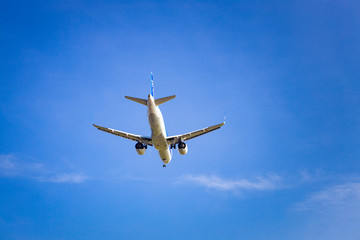 羽田沖から飛行機を見る