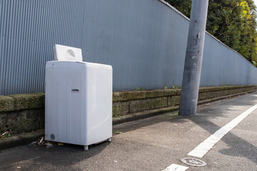 不法投棄された洗濯機
