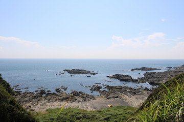 Fototapeta na wymiar 神奈川県三浦半島の南端にある城ヶ島の岩場の風景