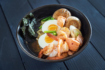 ramen with shrimps and vegetables