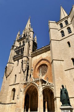 Fa&ccedil;ade de la cath&eacute;drale Notre-Dame-et-Saint-Privat de Mende