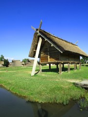 ＜登呂遺跡＞竪穴式住居・高床式倉庫