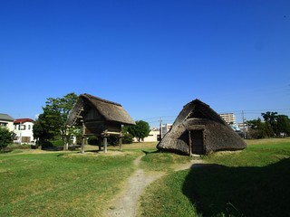＜登呂遺跡＞竪穴式住居・高床式倉庫