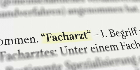 Facharzt im Buch mit Textmarker markiert