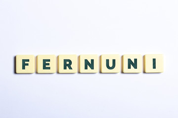 Fernuni und Fernstudium auf weißem Hintergrund