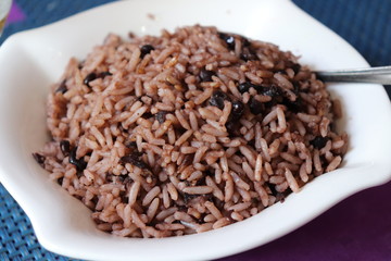 キューバのハバナ、旧市街のレストランでキューバ料理