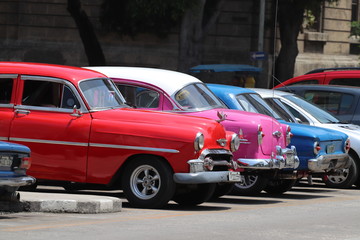 キューバのハバナで観光タクシーとして使われているクラシックカー