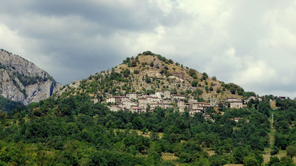 Fototapeta na wymiar Village of Sassorosso in Garfagnana