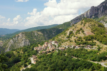 Fototapeta na wymiar village of sassorosso in tuscany and appennino mountains