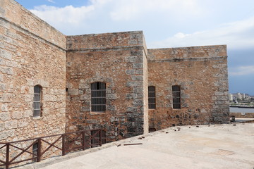 キューバのハバナの運河の入り口のモロ城
Castillo De Los Tres Reyes Del Morro