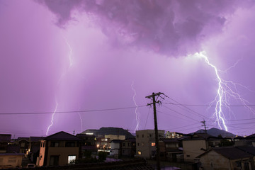 雷、落雷、稲妻。