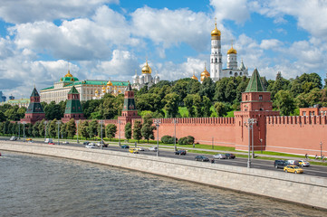 Obraz premium The modern territory of the Moscow Kremlin was formed at the end of the XV century during the construction of brick walls and towers. Famous Italian architects took part in the works. 