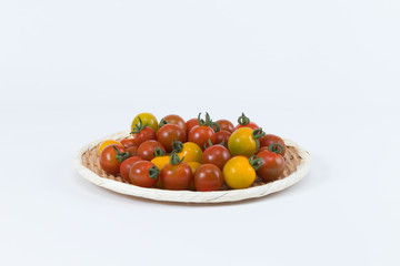 ざるに入ったミニトマト