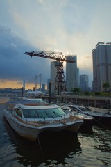 豊洲アーバンドックから見た晴海の夕景と薄明光線　東京湾　タワーマンション