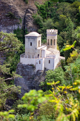Fototapeta na wymiar medieval ruins of a white castle on a sicilian mountain