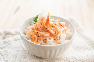 ご飯に乗せた釜揚げ桜えび