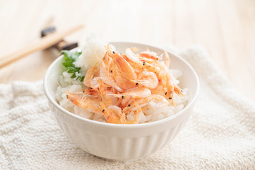 ご飯に乗せた釜揚げ桜えび