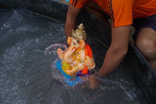 Ganesh idol immersion in covid 19 pandemic restrictions. Ganpati Visarjan In Man Made pond 2020