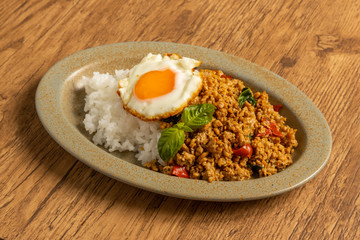 ガパオライス　タイ料理　 Phad Bai Gaprao Gai Sap Thai dish