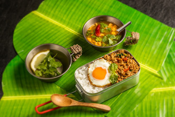 ガパオライス　タイ料理　 Phad Bai Gaprao Gai Sap Thai dish