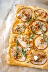 Savory pie with pears, blue cheese, walnuts and honey.