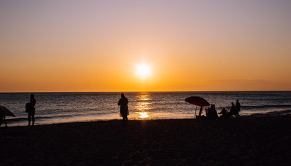 Fototapeta na wymiar Atardecer de una playa de Cádiz 