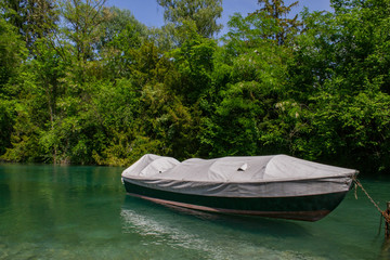 Naklejka na ściany i meble boat on the lake