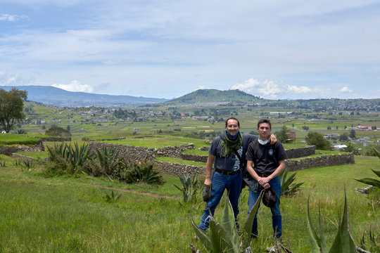 Padre e hijo en d&iacute;a de campo