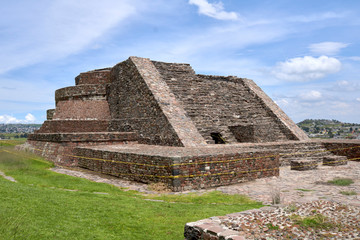 Fototapeta na wymiar Pirámide circular de Calixtlahuaca