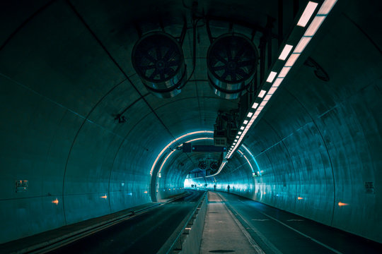 Fototapeta in the "tunnel de la croix rouse"