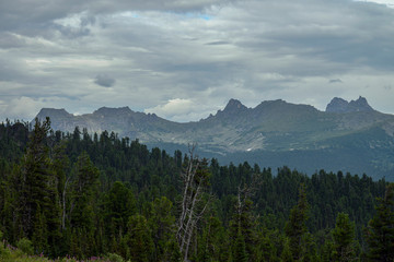 Фигура спящего человека видна с трассы Абакан-Кызыл - Спящий Саян привлекает к себе любителей активного отдыха.