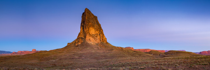 Fototapeta na wymiar Agathla Peak Arizona, El Captian, Northern Arizona