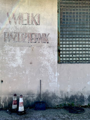 „Wielki Październik”, pozostałości muralu z czasów komunistycznych w Biłgoraju - obrazy, fototapety, plakaty
