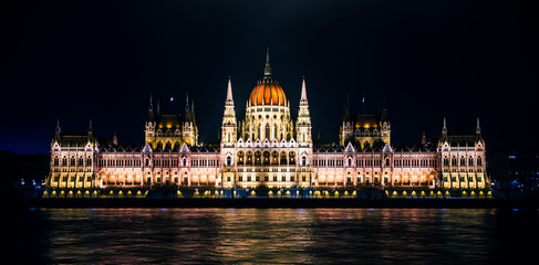 Fototapeta premium Hungarian Parliament at Midnight