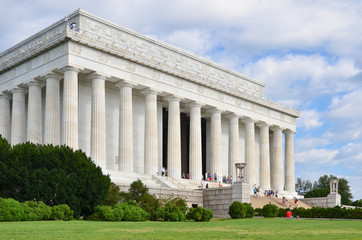 Obraz premium Lincoln Memorial in a cloudy day - Washington DC USA 
