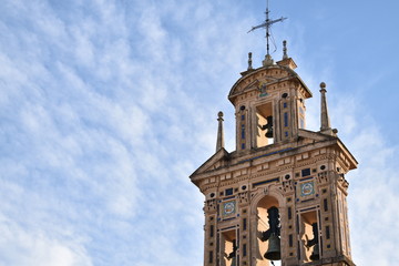 Pórtico con mirada al cielo
