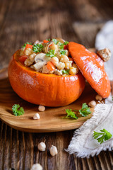 Hokkaido pumpkin stuffed with chickpeas, quinoa, mushrooms and pepper