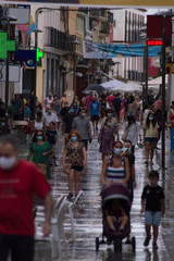 Fototapeta premium People walking down the shopping street