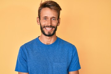 Obraz premium Handsome caucasian man with beard wearing casual clothes with a happy and cool smile on face. lucky person.