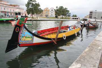 Fototapeta na wymiar Traditional boats, Colorful Moliceiro boat, on the canal in Aveiro, Portugal.