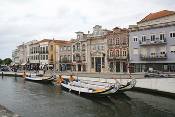 Fototapeta premium Traditional boats, Colorful Moliceiro boat, on the canal in Aveiro, Portugal.