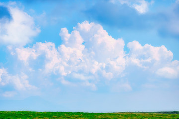 【空イメージ】青空と白い雲