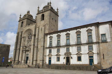 Fototapeta na wymiar Panoramic view of the Porto Cathedral (Se Porto) - Portugal