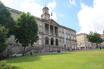 Fototapeta premium Palacio da Bolsa and statue of Infante Dom Henrique in Porto, Portugal.