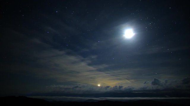 流れ星　月と雲　ペルセウス座流星群　AUG 2020 