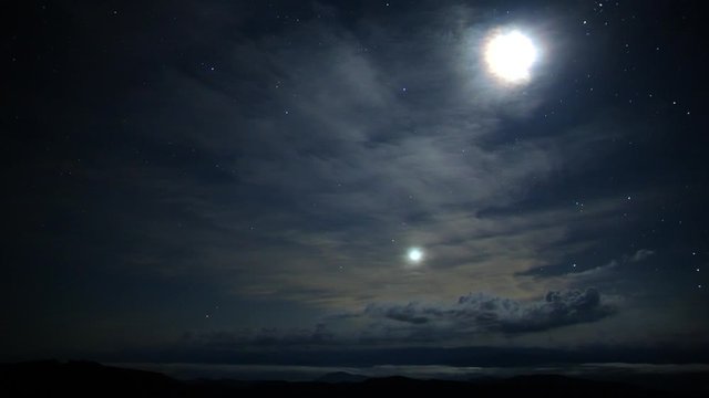 流れ星　月と雲　ペルセウス座流星群　AUG 2020 